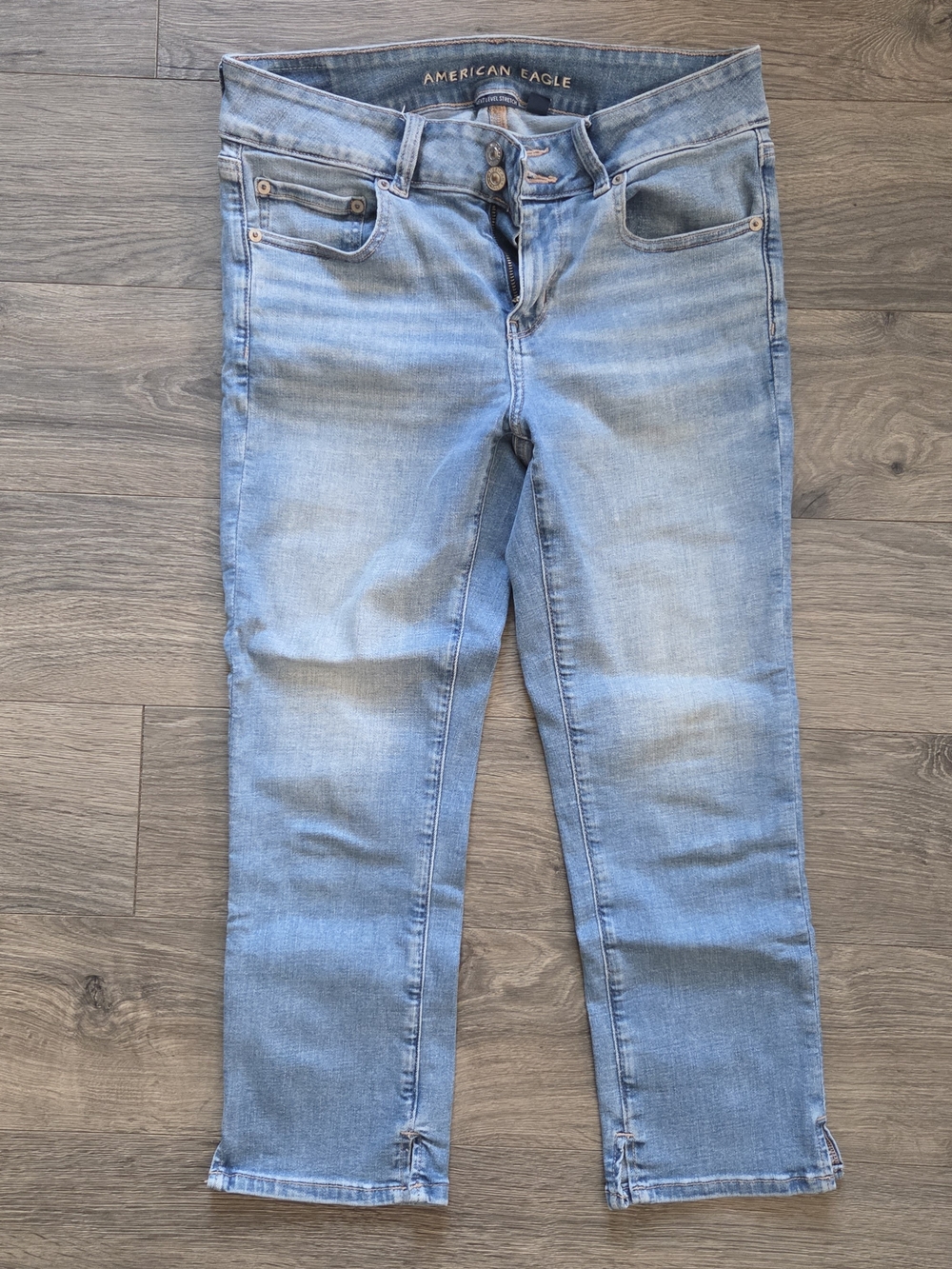 American Eagle Outfitters Light Wash Cropped Women's Jeans